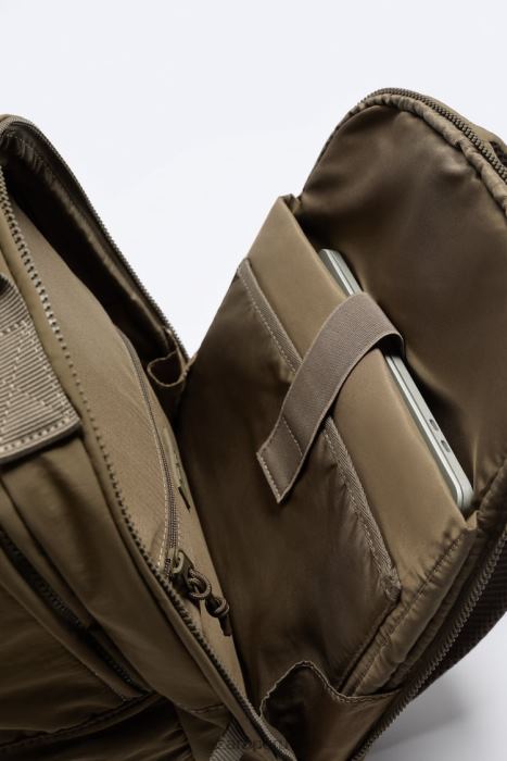 Zara hombres mochila multibolsillos BDP8J1317 accesorios marrón arena