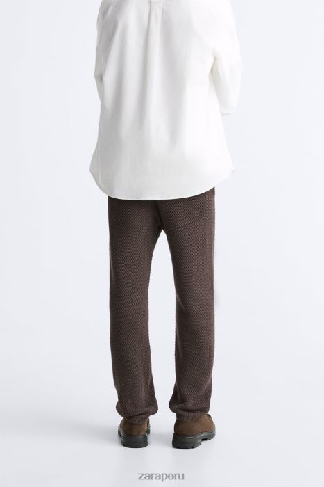 Zara hombres pantalones con textura de crochet BDP8J959 ropa chocolate