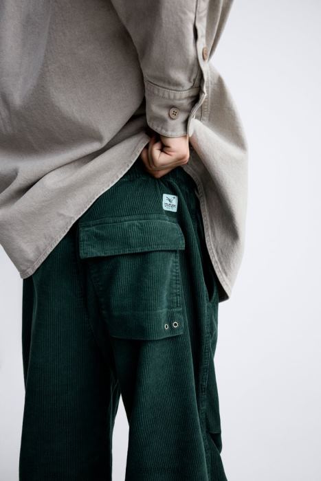 Zara hombres pantalones de paracaídas de pana BDP8J950 ropa botella verde