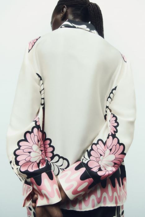 Zara mujer camisa con estampado floral BDP8J360 ropa crudo/negro