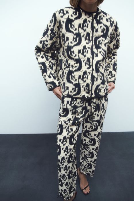 Zara mujer chaqueta acolchada con estampado animal BDP8J107 ropa crudo/negro