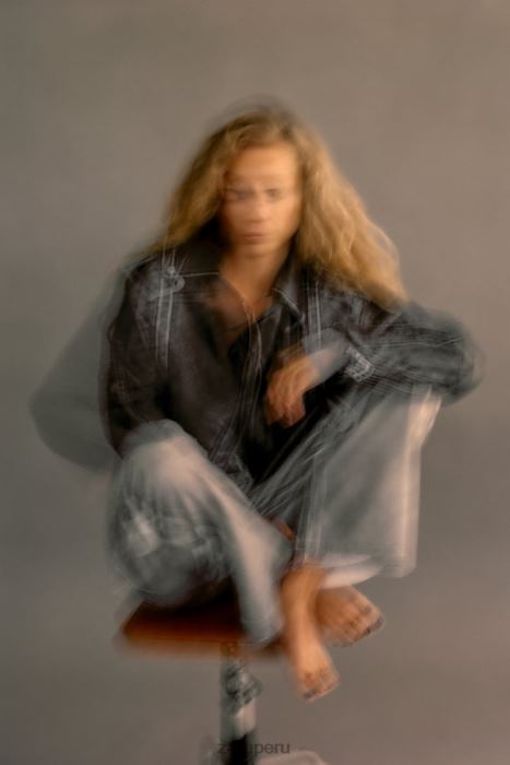 Zara mujer chaqueta motera de piel sintética desgastada BDP8J18 ropa gris